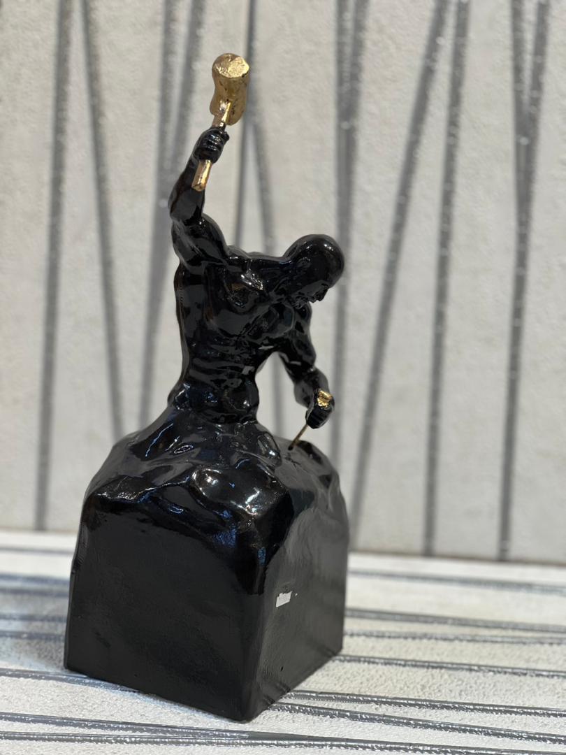 دکوری مرد ساختن